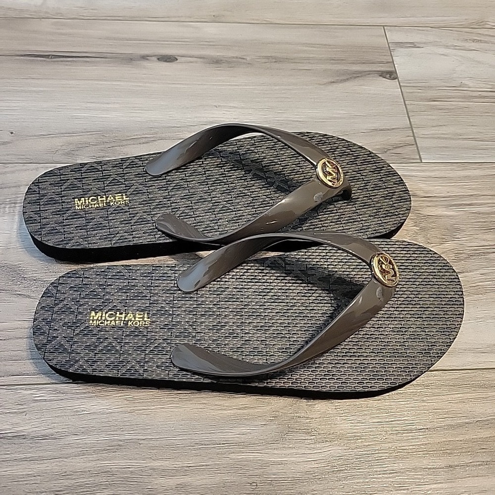 Michael Kors Signature‎ Logo Sandals Womens 8 Flip Flops NEW Casual - Picture 2 of 6